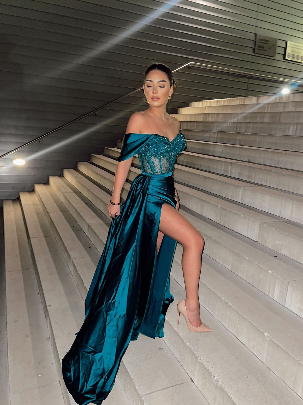 Perlen-Korsagenkleid in Petrol – Ansicht 3