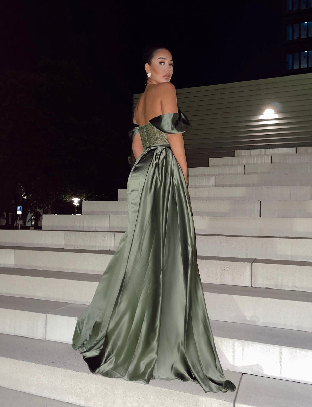 Perlen-Korsagenkleid in Khaki