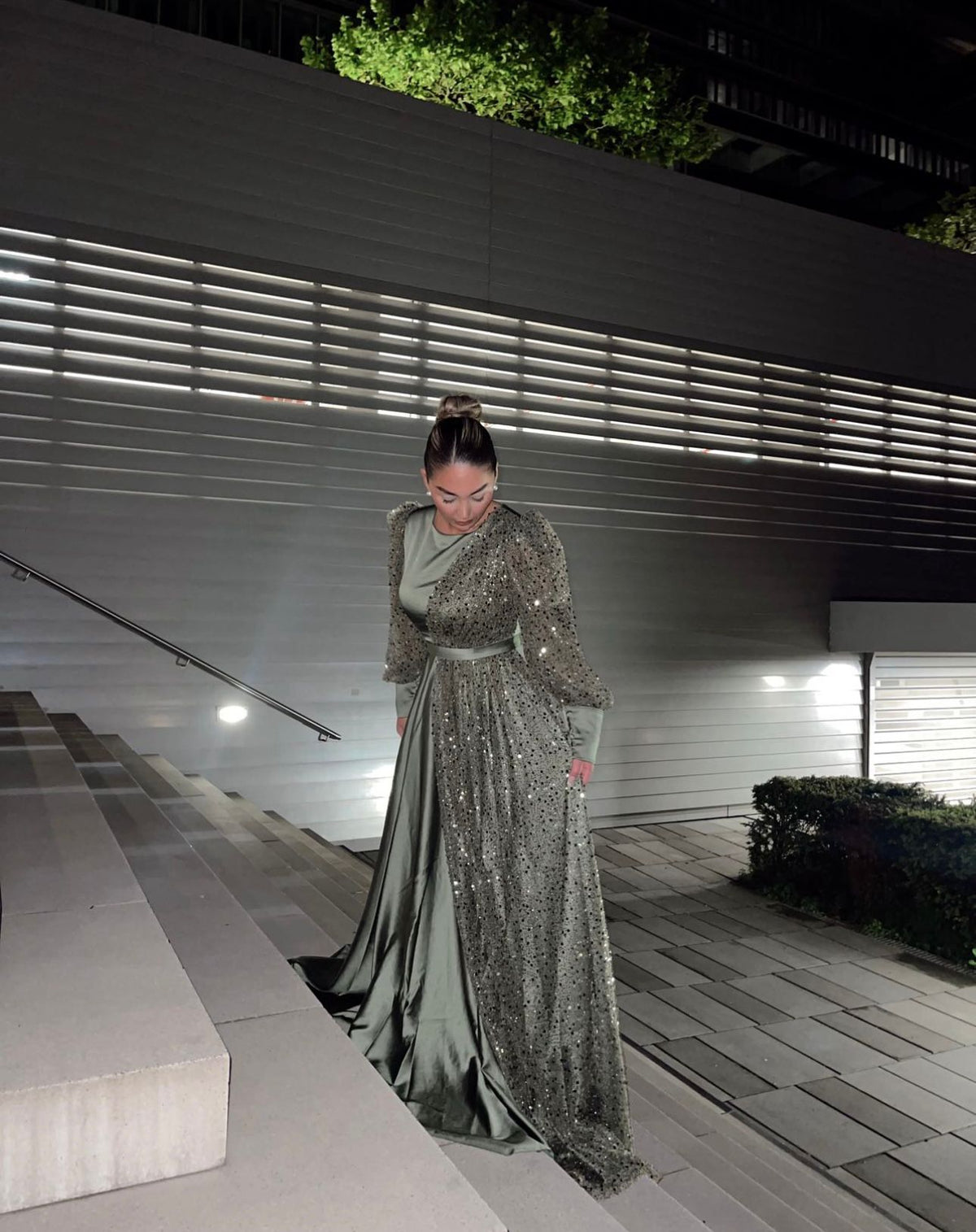 Langarm-Paillettenkleid in Khaki – Ansicht 3