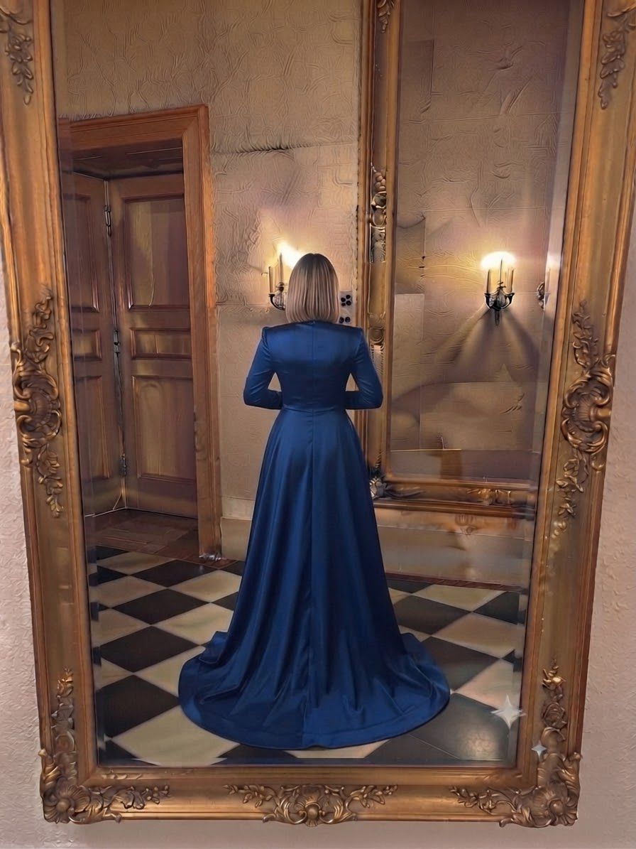 Langarm-Satinkleid in Royalblau
