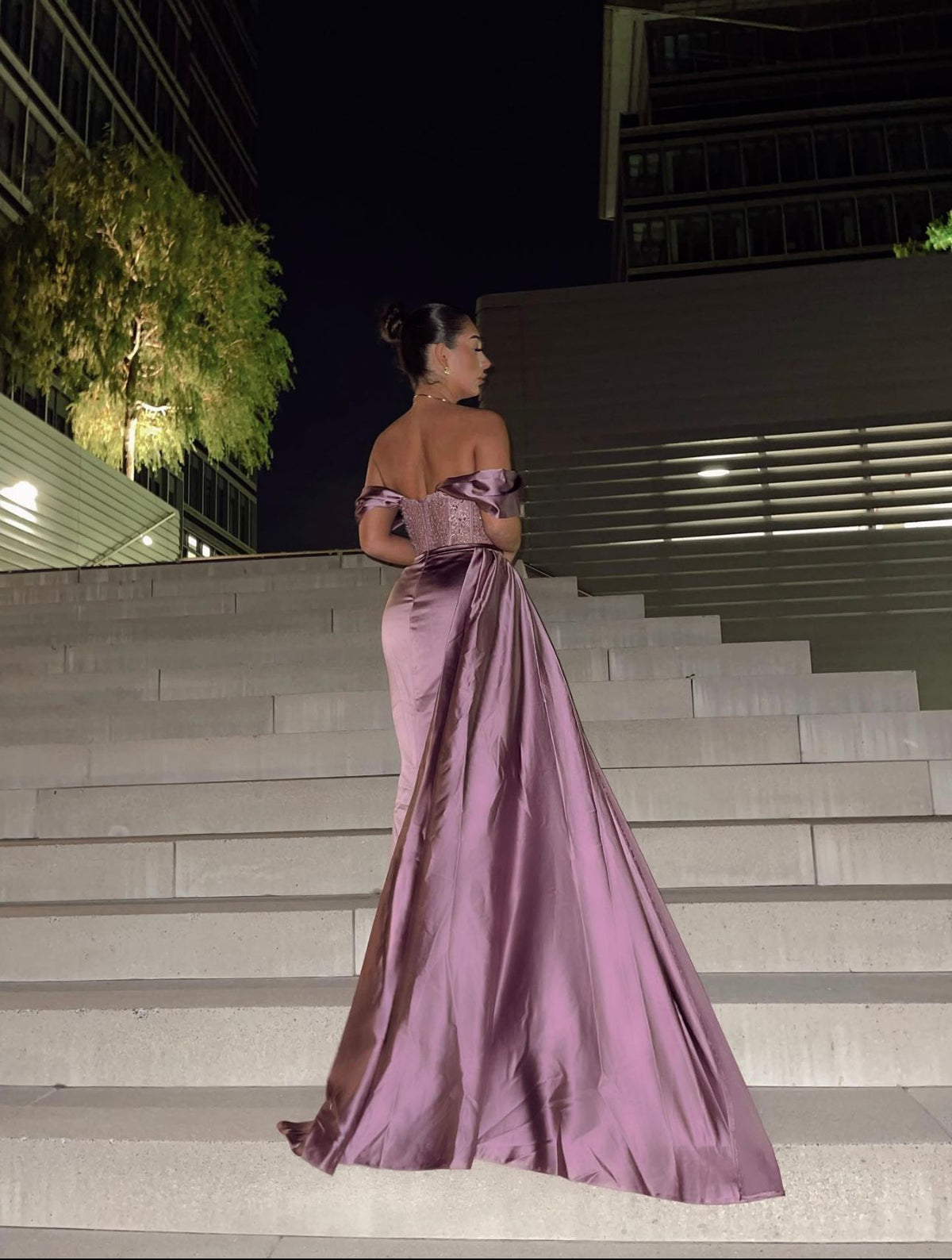 Perlen-Korsagenkleid in Flieder – Ansicht 4