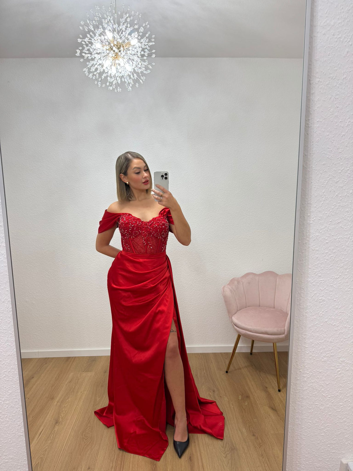 Perlen-Korsagenkleid in Rot – Ansicht 4