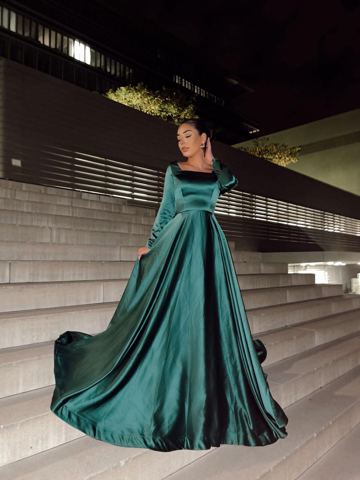 Langarm-Ballkleid in Smaragdgrün