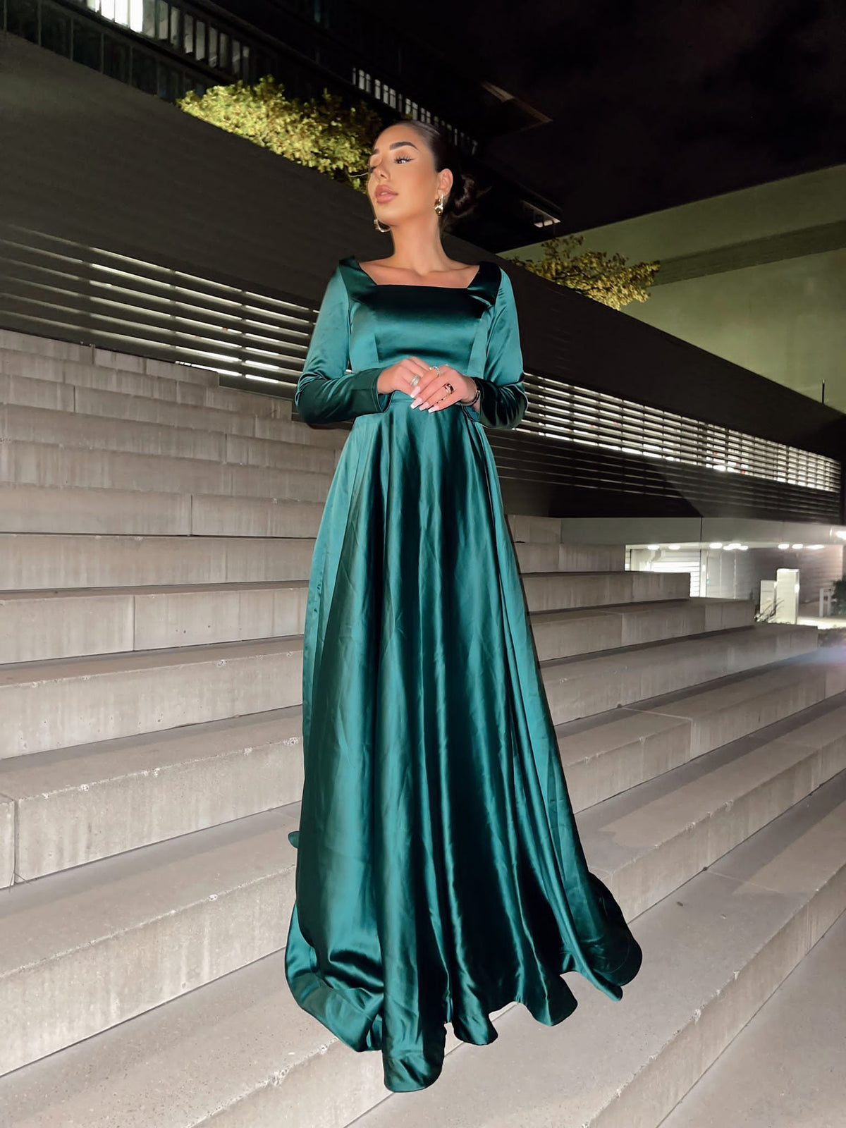Langarm-Ballkleid in Smaragdgrün – Ansicht 2