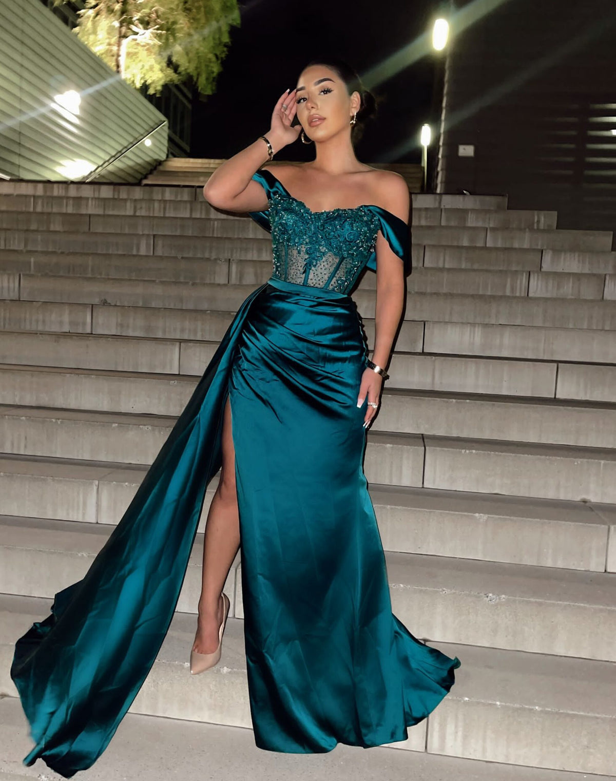 Perlen-Korsagenkleid in Petrol