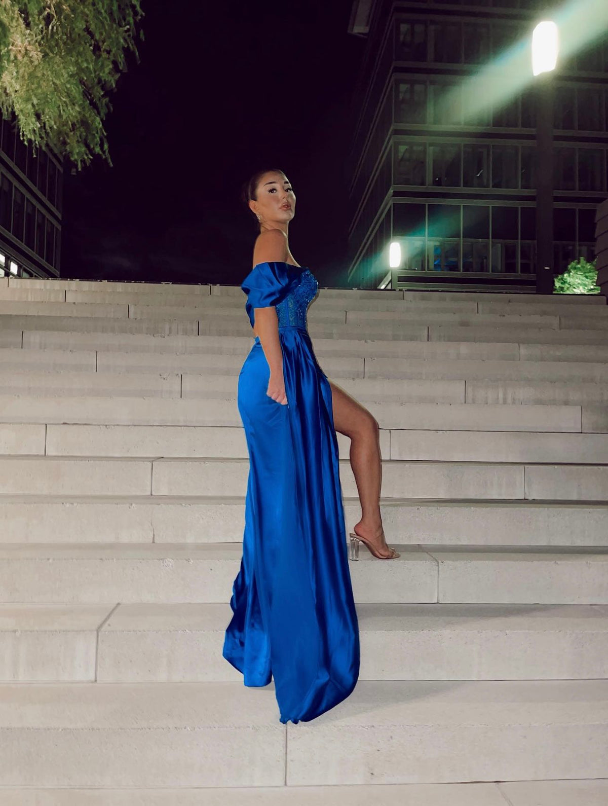 Perlen-Korsagenkleid in Königsblau – Ansicht 4