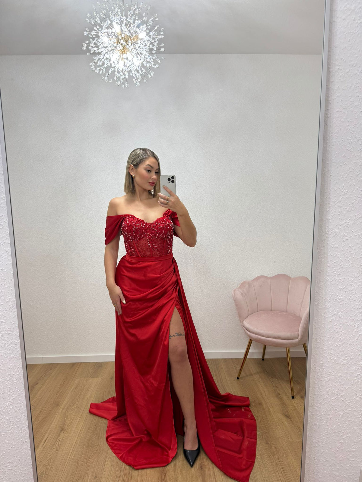 Perlen-Korsagenkleid in Rot – Ansicht 2