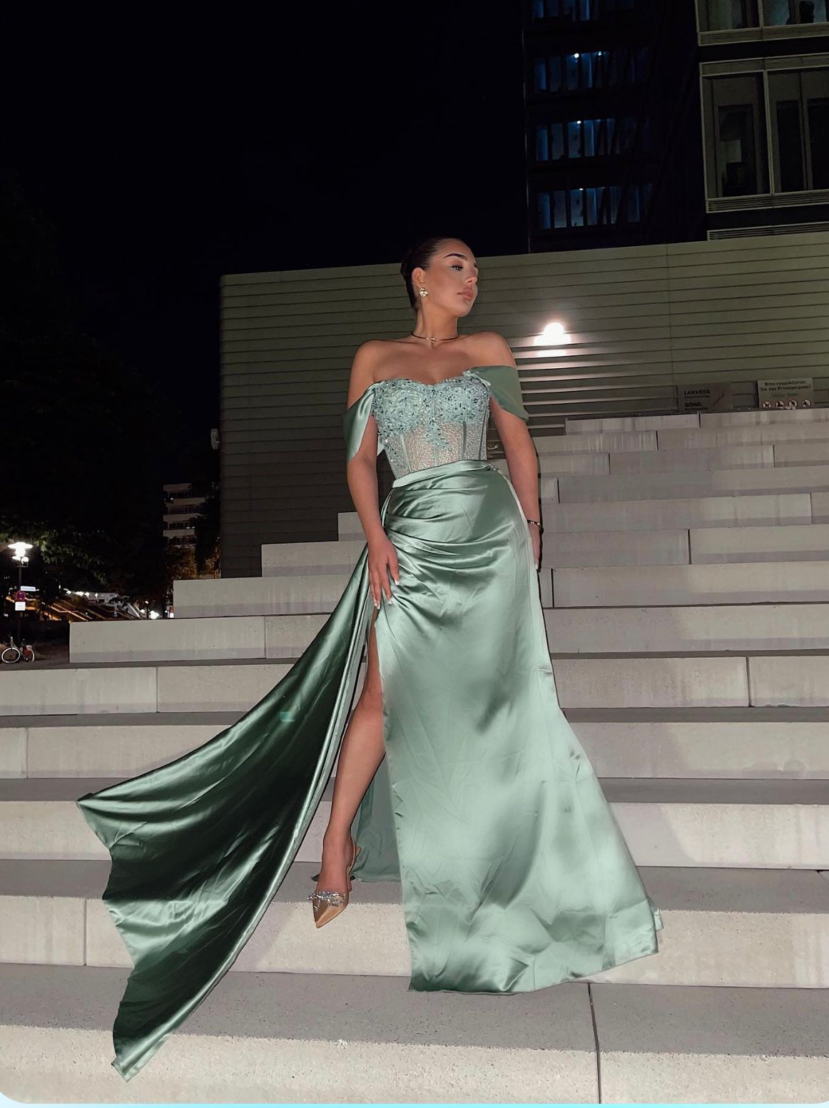 Perlen-Korsagenkleid in Mint