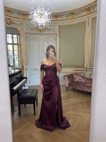 Perlen Kleid in bordeaux