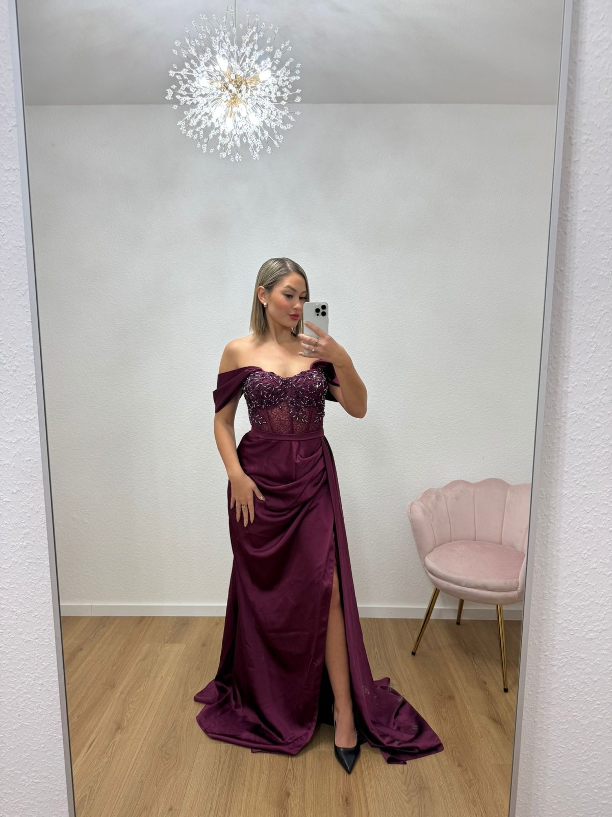 Perlen Kleid in bordeaux