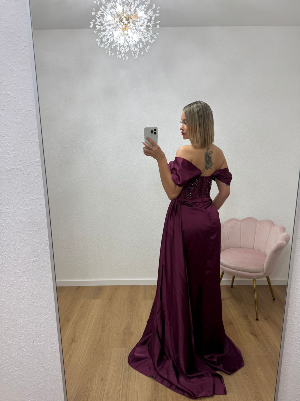 Perlen Kleid in bordeaux – Bild 4