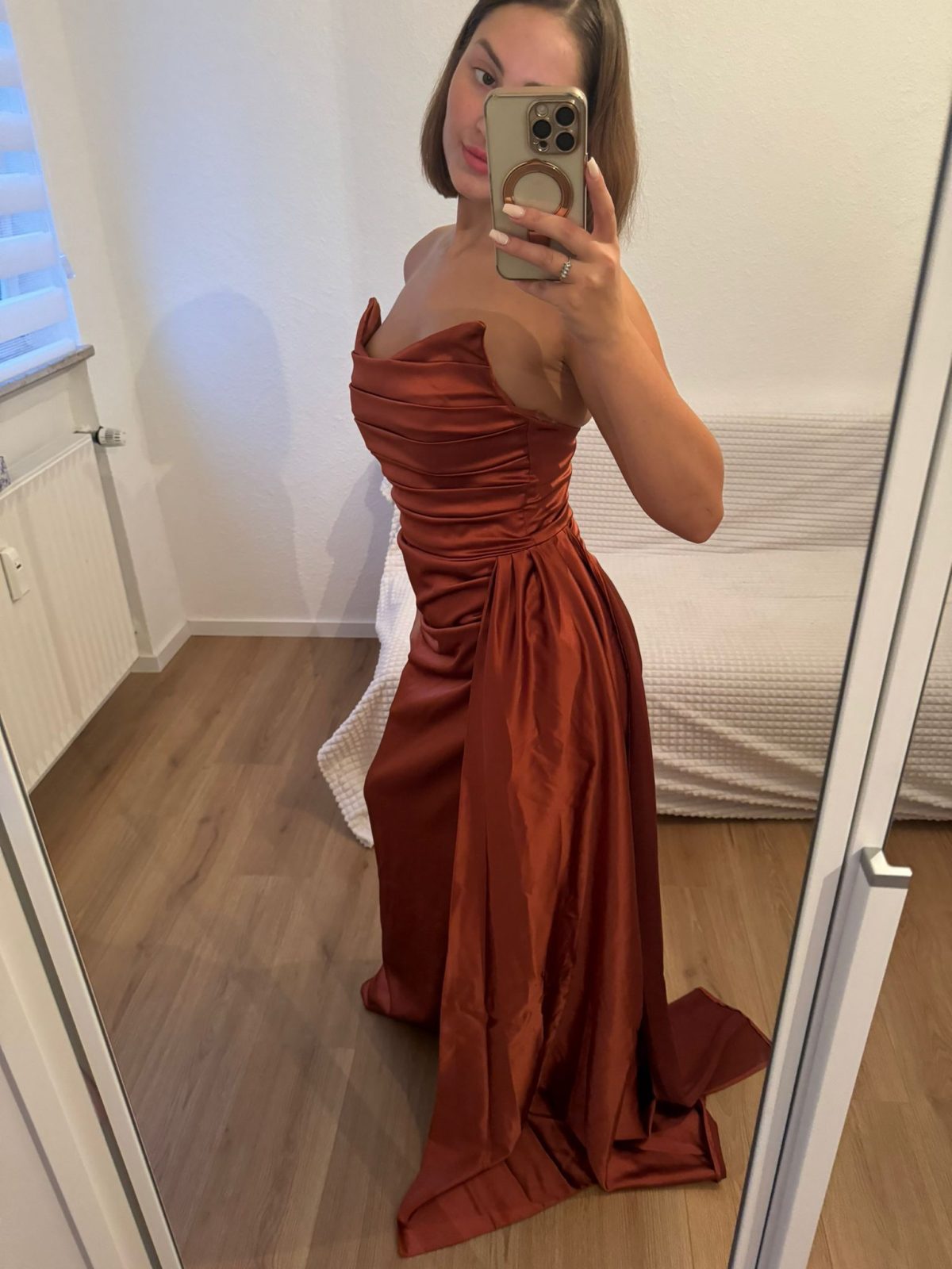 Satin Kleid in braun – Bild 5