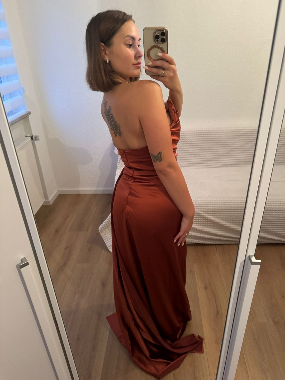 Satin Kleid in braun – Bild 3