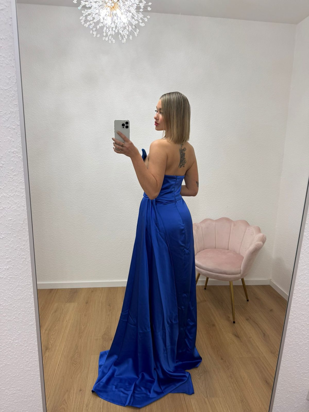 Satin Kleid in blau – Bild 4